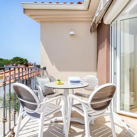 Apartment Nina 1 *
