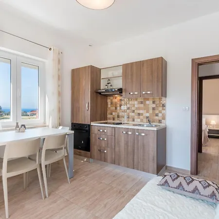 Nina 1 Apartment Fazana
